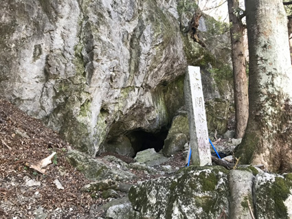 関谷洞窟住居跡外観