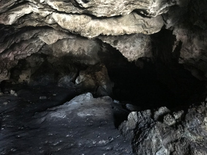 関谷洞窟住居跡内部