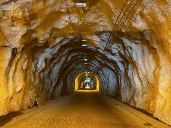 佐久間ダム付近のトンネル